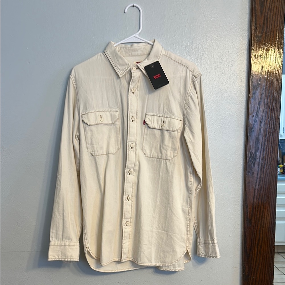 NWT Levi’s Women’s Cream Button Down Collared Shirt - size Small